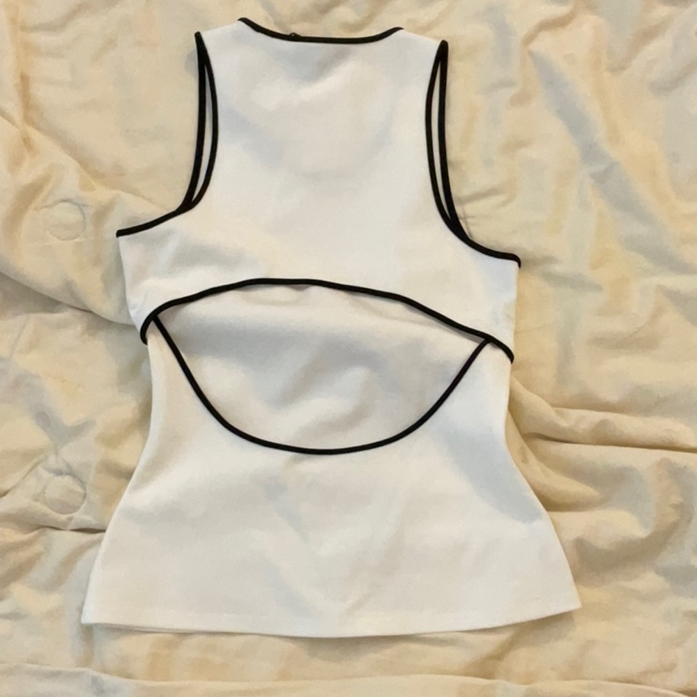 Rag & Bone
Nora Top
ColorMARSHSizeXX-Small - Picture 6 of 6